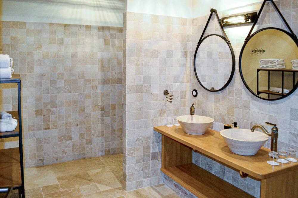 Photo of Bathroom in Sainte-Livrade-sur-Lot