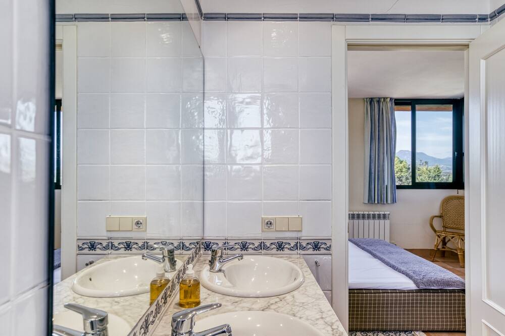 Photo of Bathroom in Navata