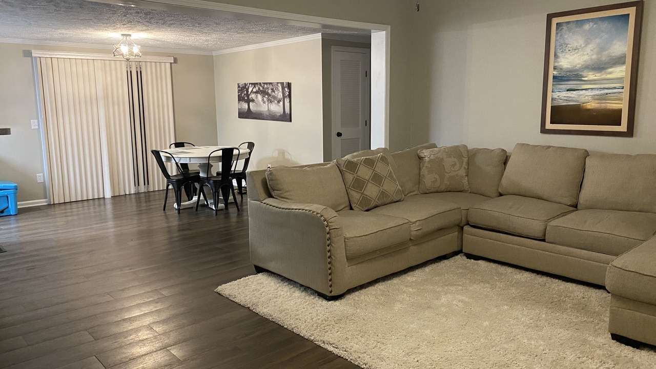 Photo of Livingroom in Leland