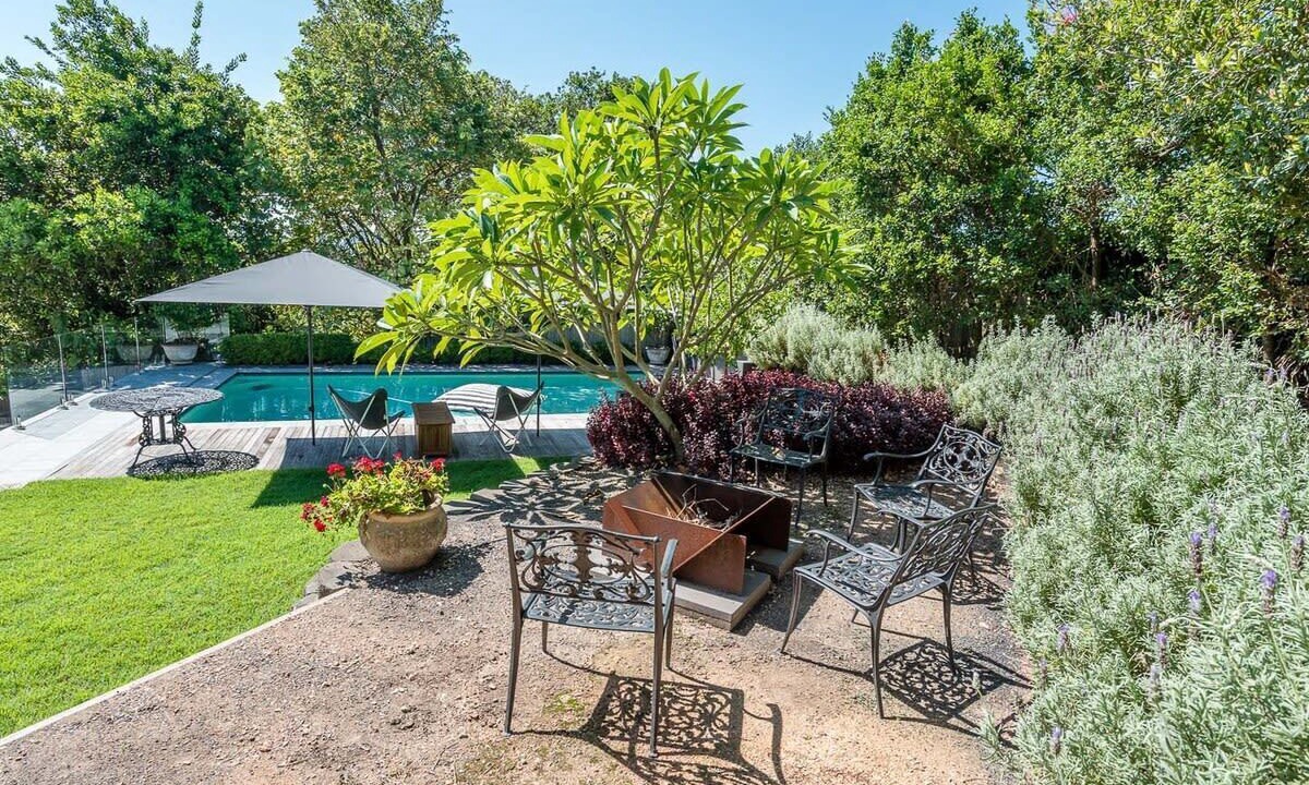 Photo of Outdoor in Bardon