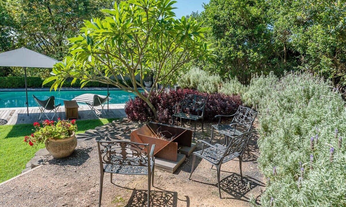 Photo of Outdoor in Bardon