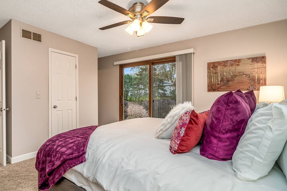Photo of Bedroom in Elgin