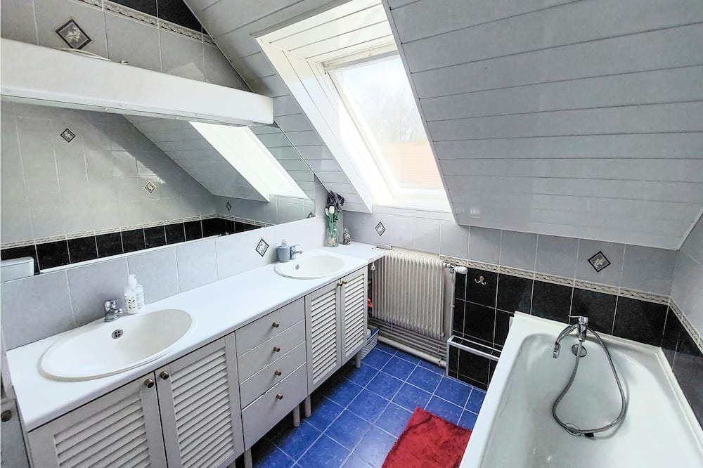 Photo of Bathroom in Cesson