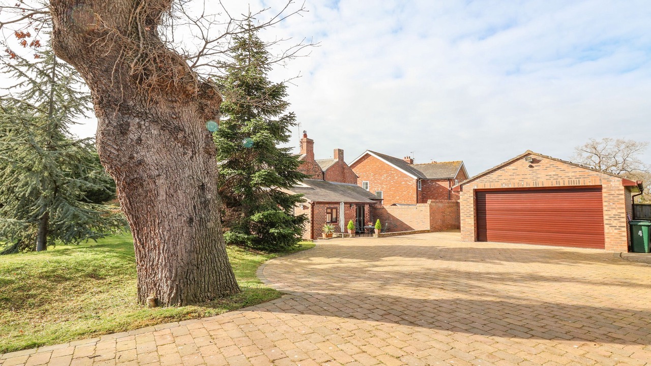 Photo of Others in Chorlton-by-Backford