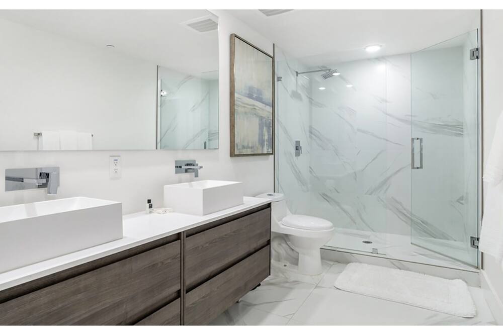 Photo of Bathroom in Garden Isles