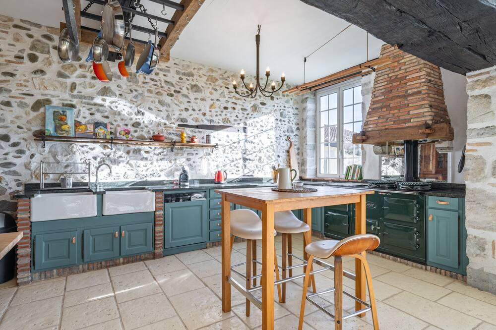 Photo of Kitchen in Saint-Etienne-d'Orthe