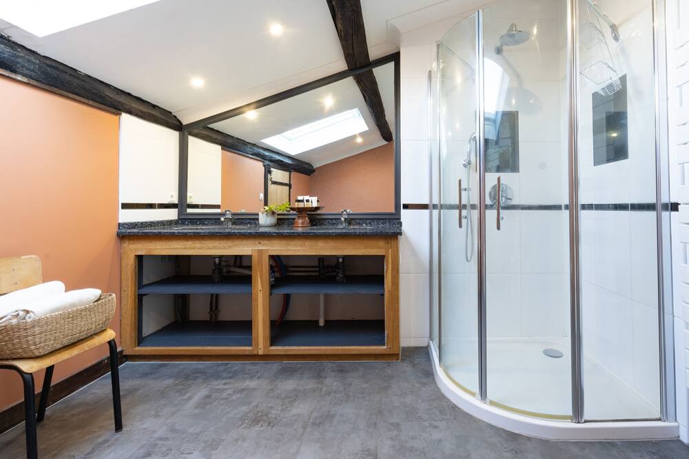 Photo of Bathroom in Saint-Etienne-d'Orthe