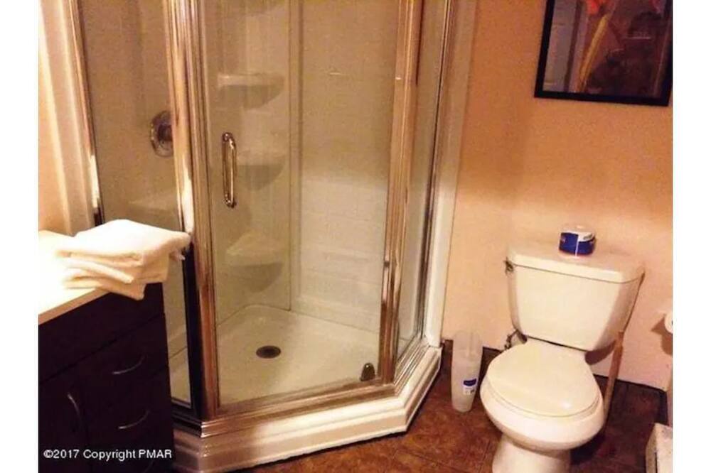 Photo of Bathroom in Tannersville