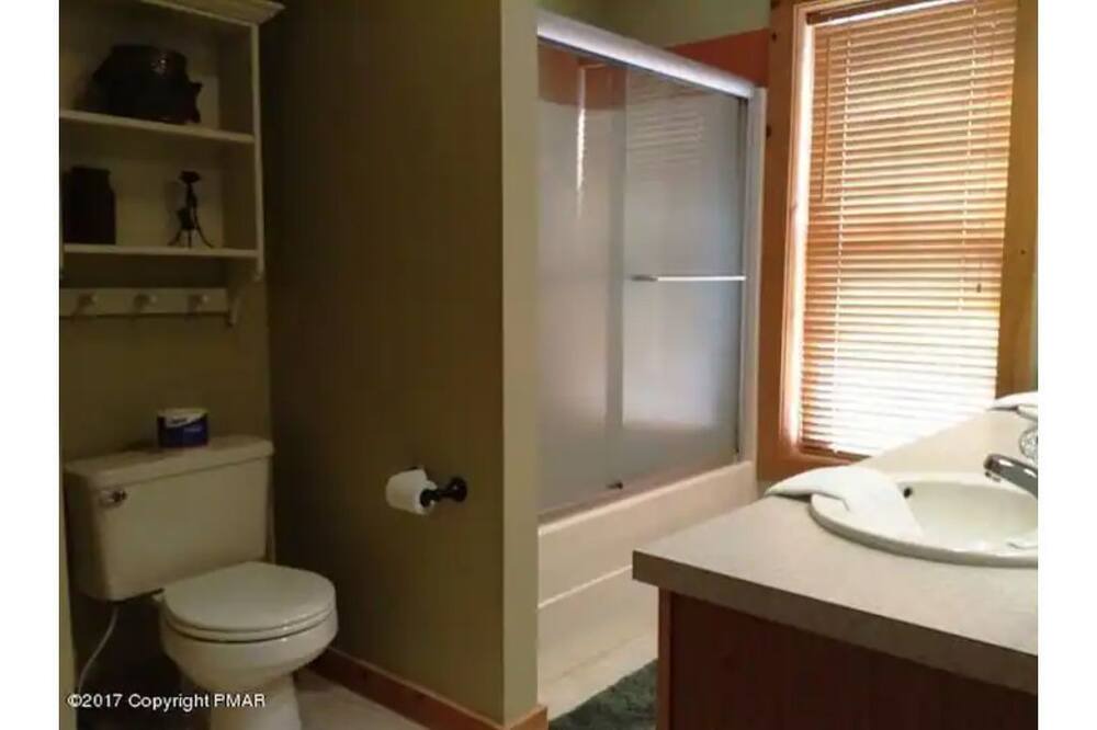 Photo of Bathroom in Tannersville