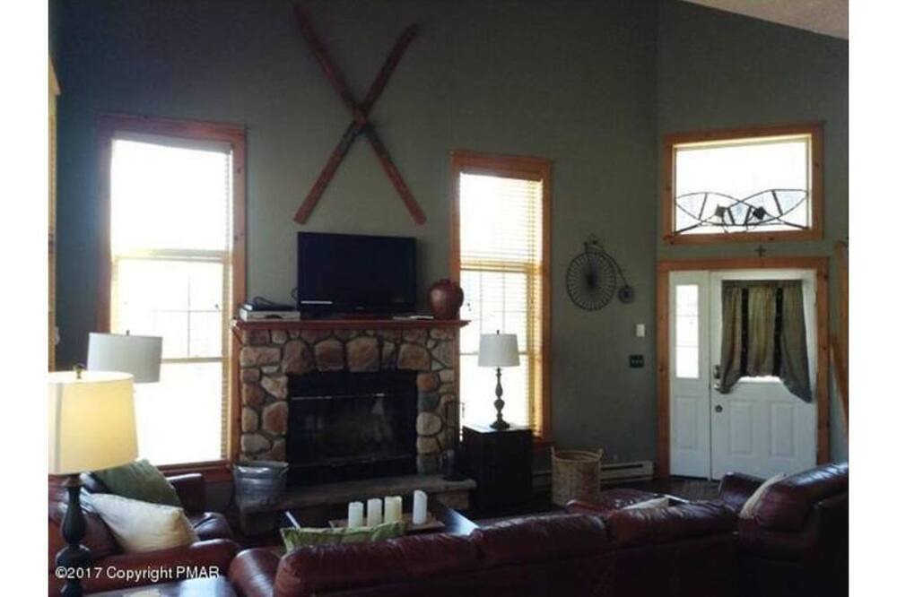 Photo of Livingroom in Tannersville
