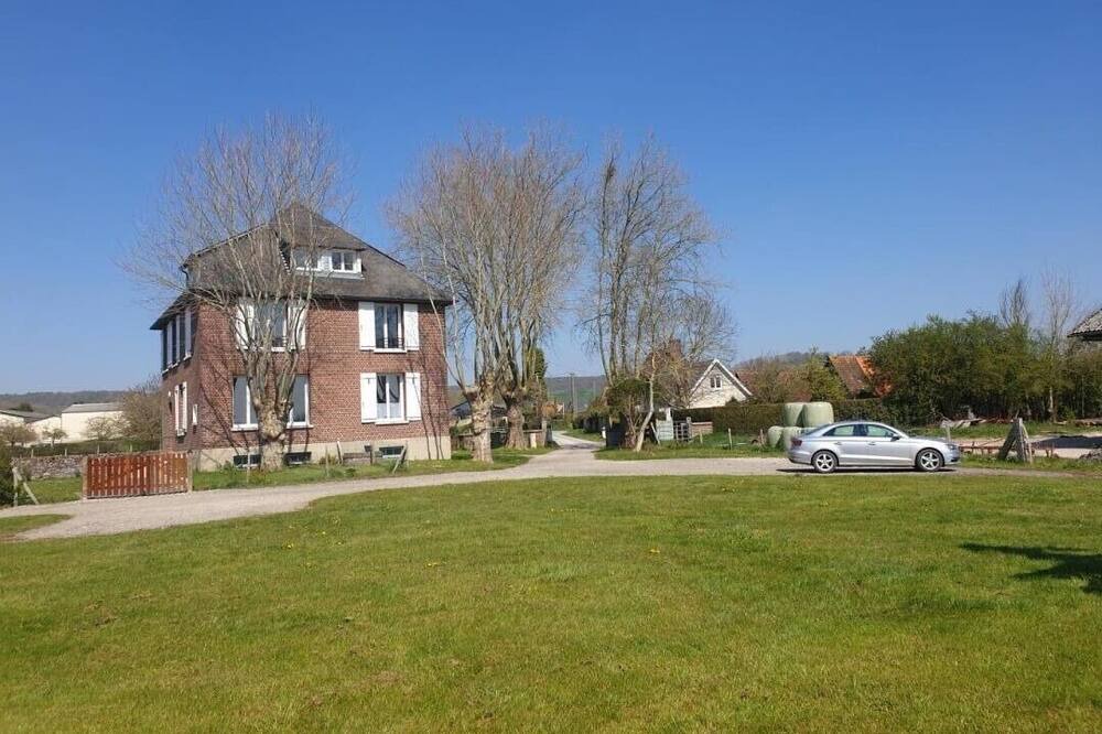 Photo of Outdoor in Mesnieres-en-Bray