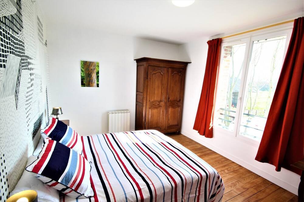Photo of Bedroom in Mesnieres-en-Bray