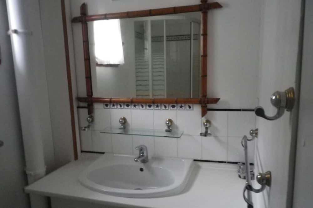Photo of Bathroom in Lintot