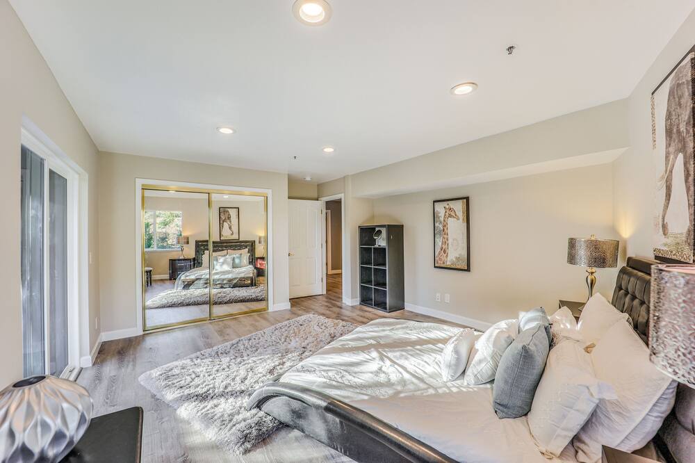 Photo of Livingroom in Claremont Hills