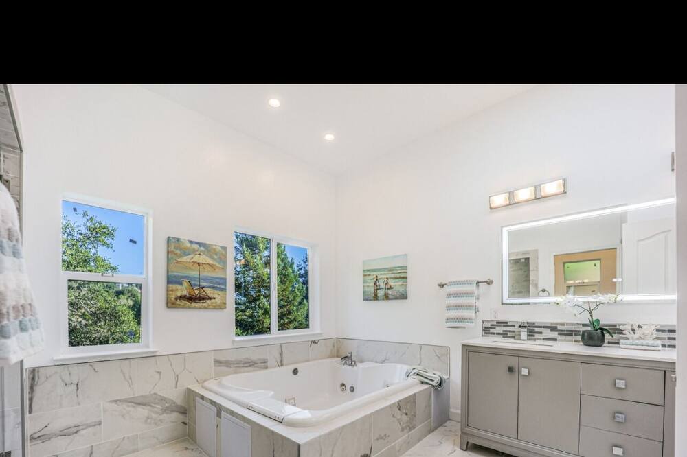 Photo of Kitchen in Claremont Hills