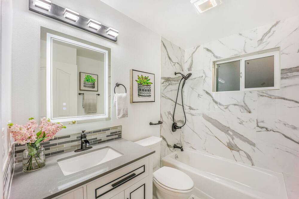 Photo of Bathroom in Claremont Hills