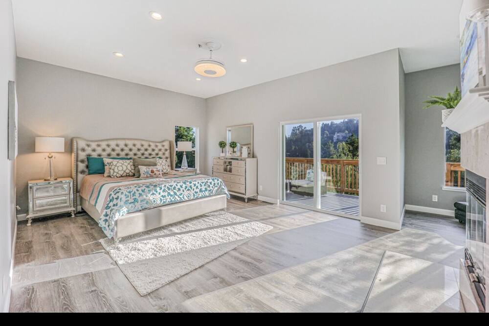 Photo of Kitchen in Claremont Hills