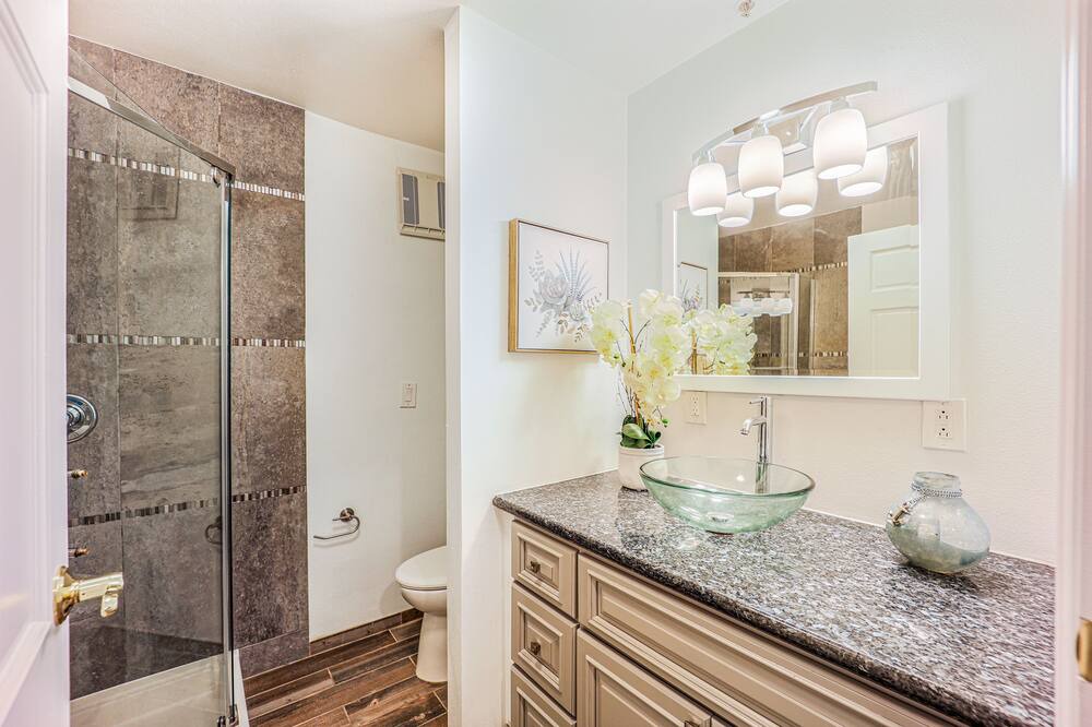 Photo of Bathroom in Claremont Hills