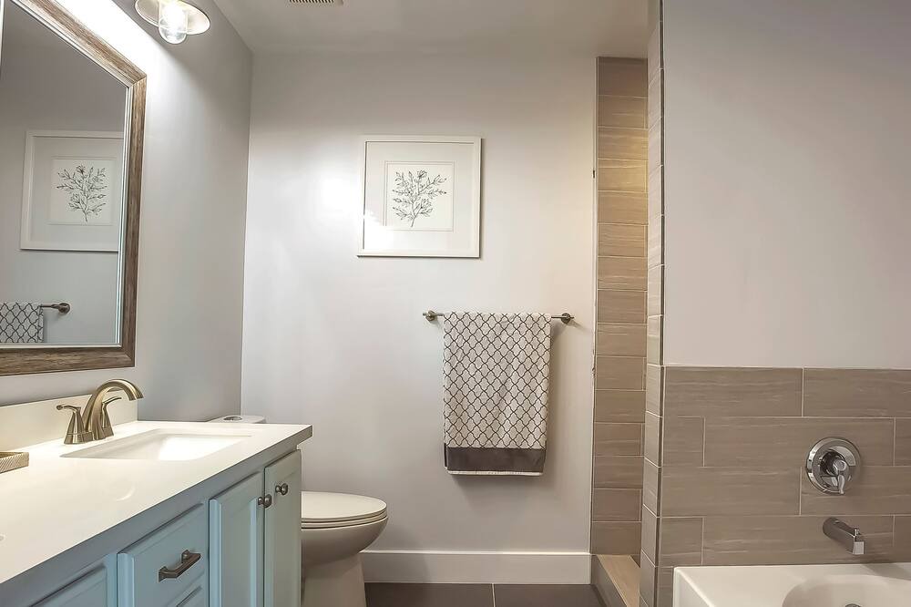 Photo of Bathroom in Lincoln Park