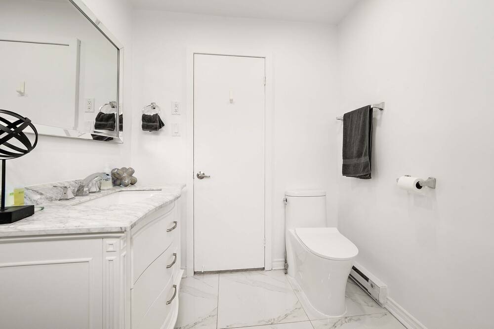 Photo of Bathroom in Cote-Saint-Luc