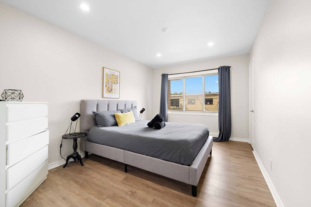 Photo of Bedroom in Cote-Saint-Luc