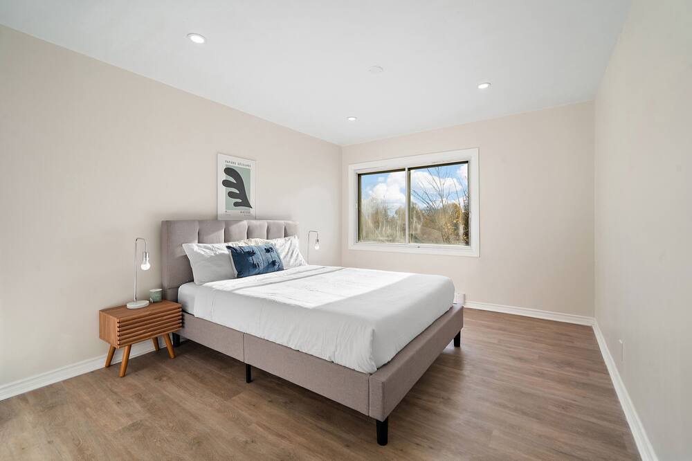 Photo of Bedroom in Cote-Saint-Luc