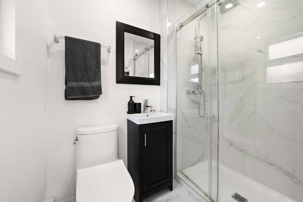 Photo of Bathroom in Cote-Saint-Luc