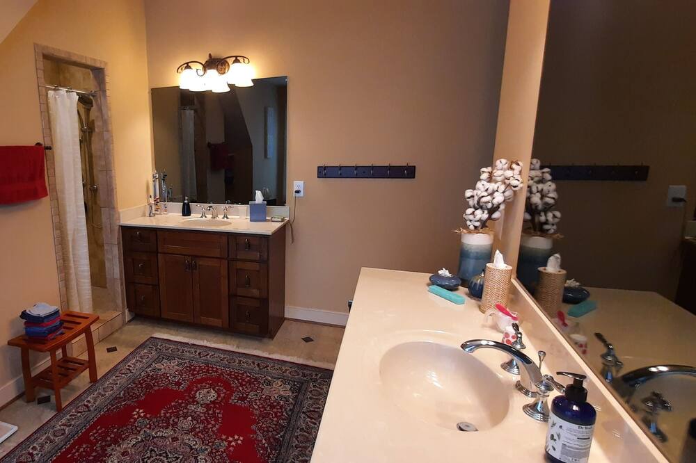 Photo of Bathroom in Pittsville