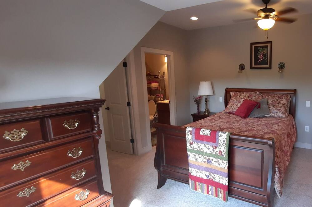 Photo of Bedroom in Pittsville