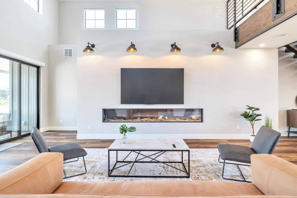 Photo of Livingroom in South Mountain