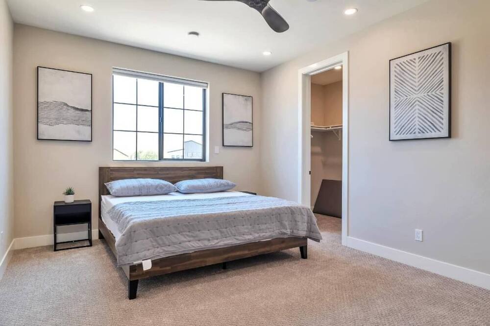 Photo of Bedroom in South Mountain