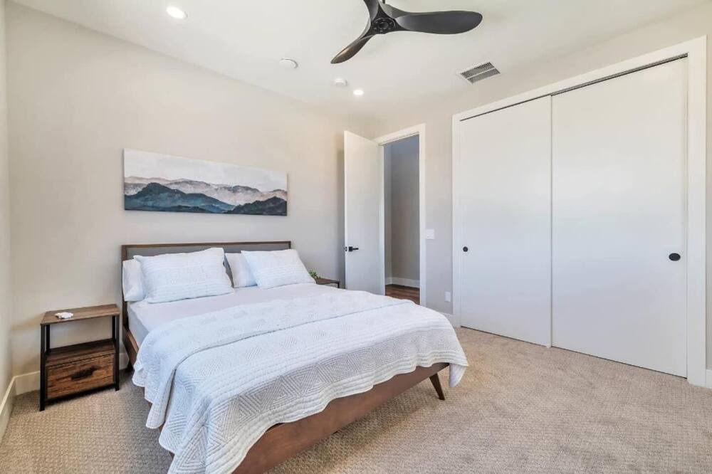 Photo of Bedroom in South Mountain