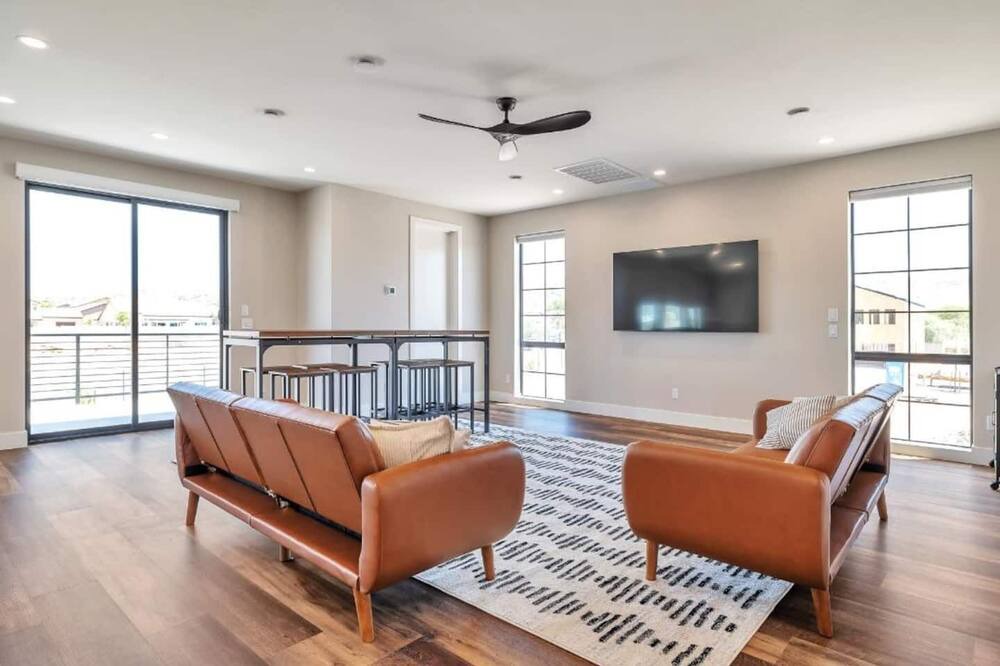 Photo of Livingroom in South Mountain