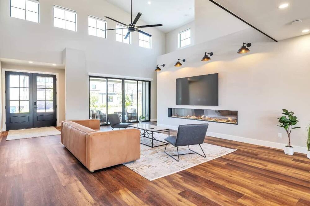 Photo of Livingroom in South Mountain
