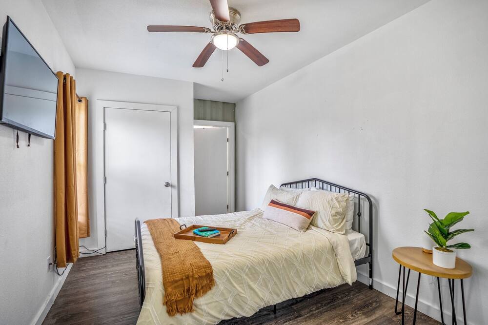 Photo of Bedroom in Foster Place