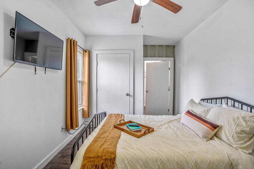 Photo of Bedroom in Foster Place
