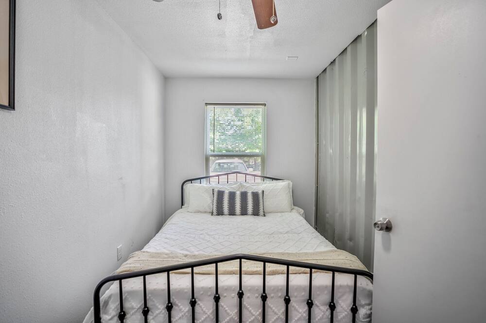 Photo of Bedroom in Foster Place