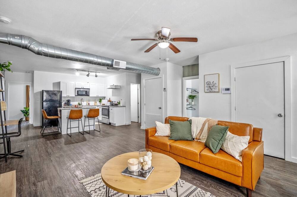 Photo of Livingroom in Foster Place