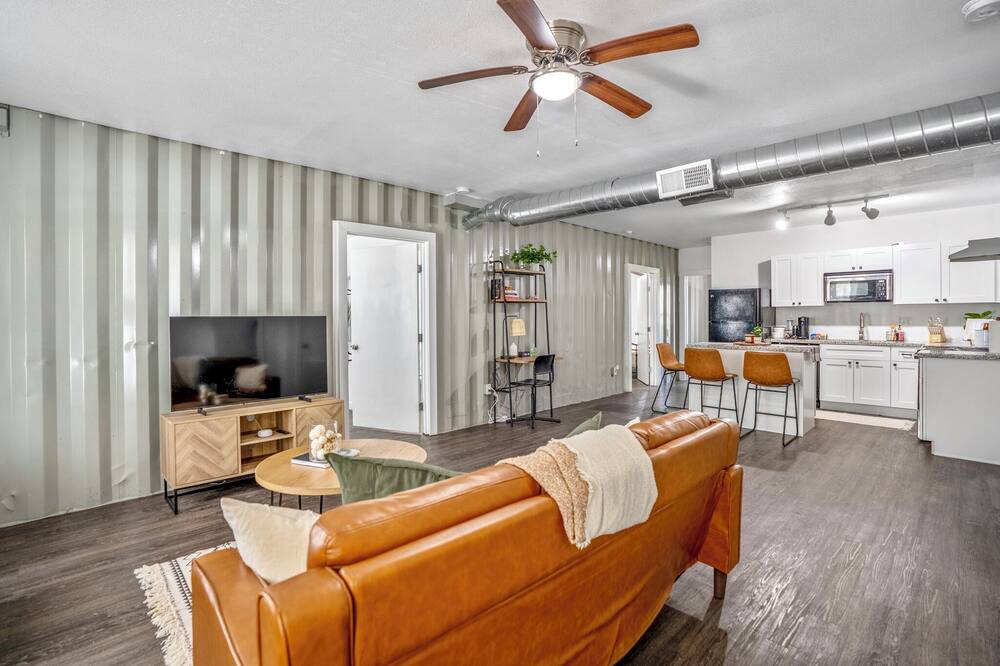 Photo of Livingroom in Foster Place