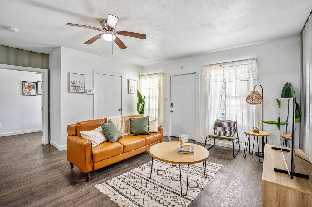 Photo of Livingroom in Foster Place