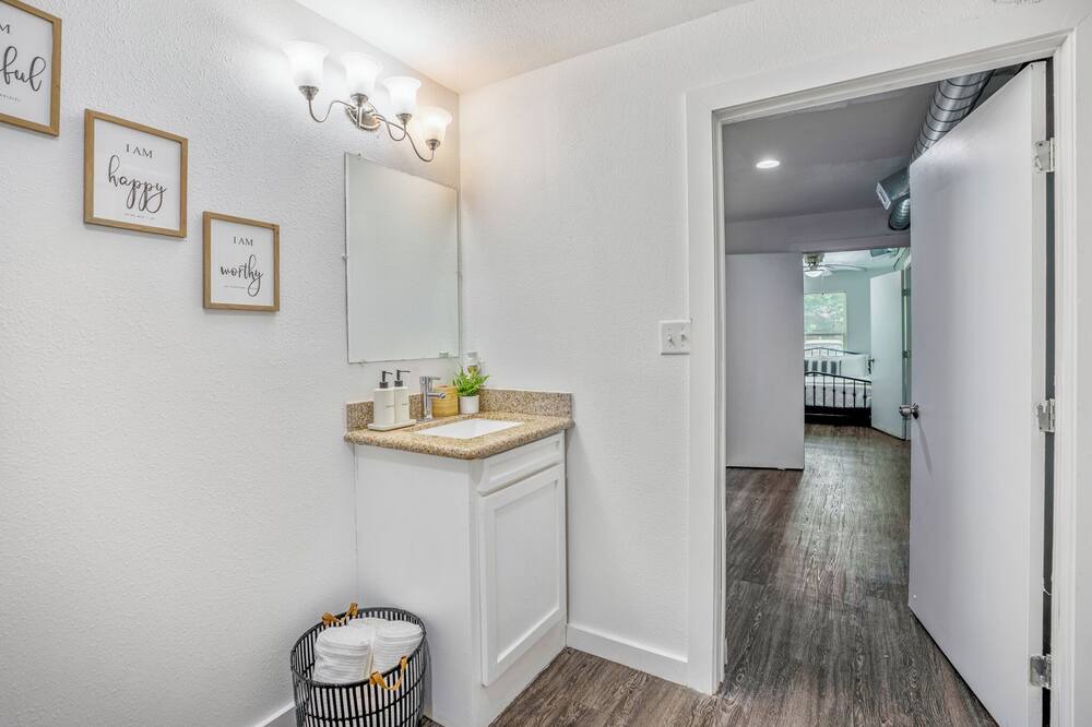 Photo of Bathroom in Foster Place