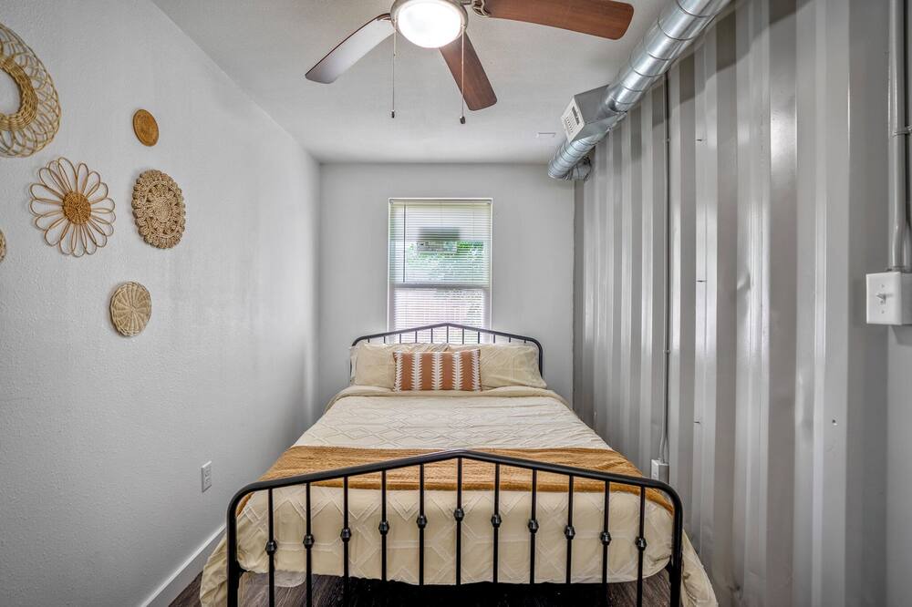 Photo of Bedroom in Foster Place