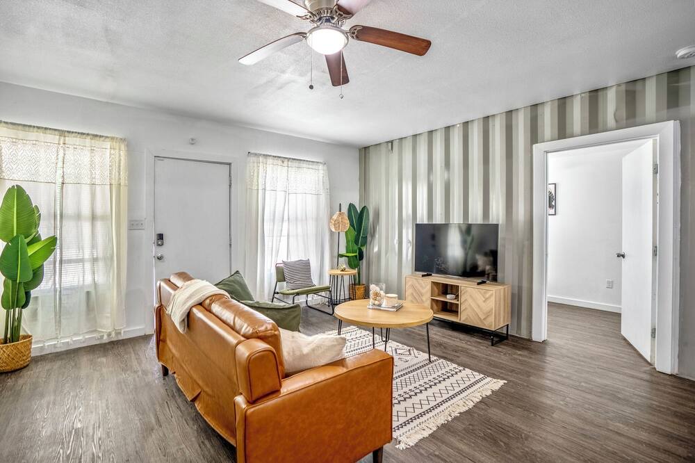 Photo of Livingroom in Foster Place