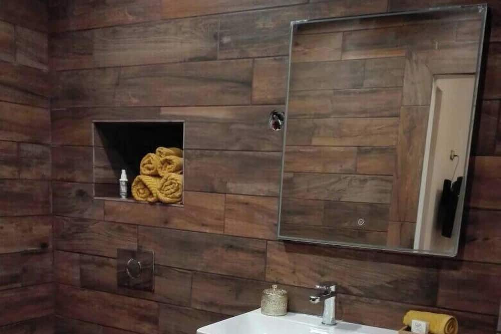 Photo of Bathroom in Thiat