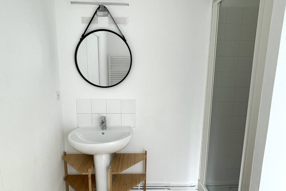Photo of Bathroom in Enclos