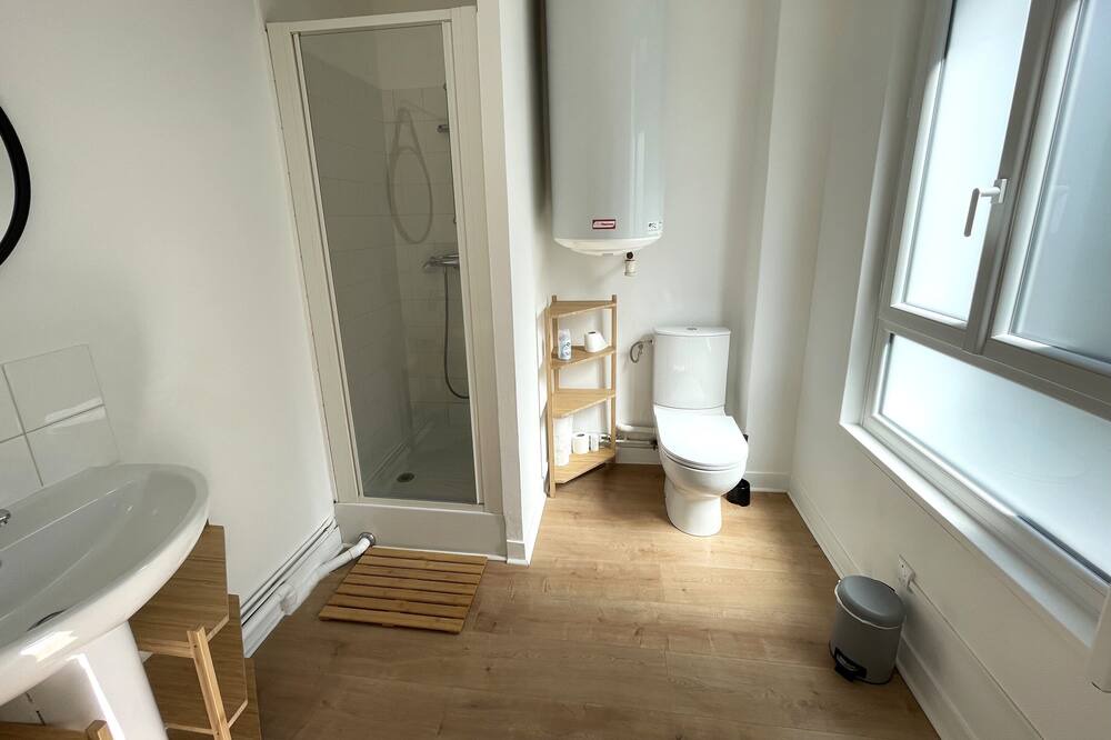 Photo of Bathroom in Enclos