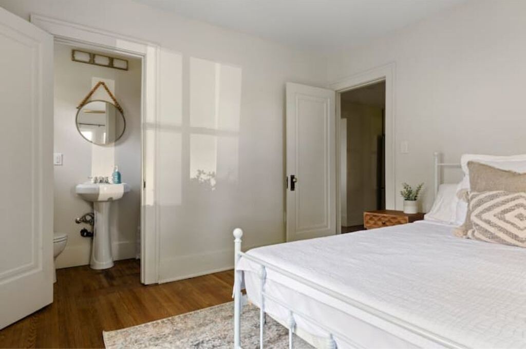 Photo of Bedroom in Pointe aux Roches