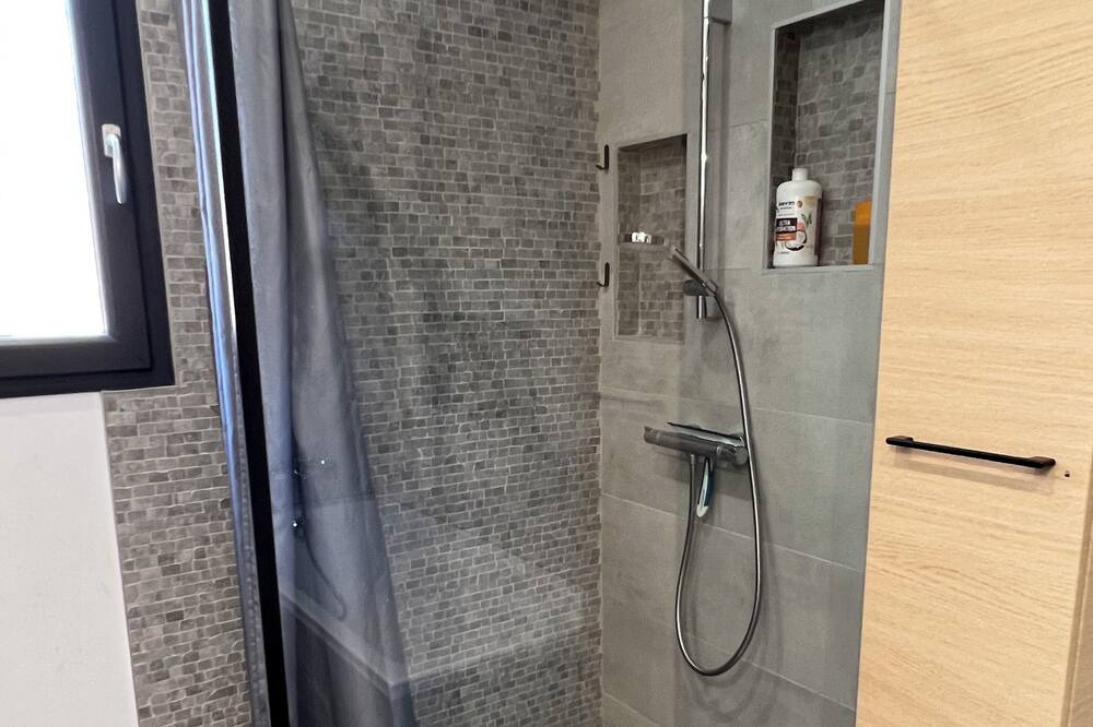 Photo of Bathroom in Sernhac