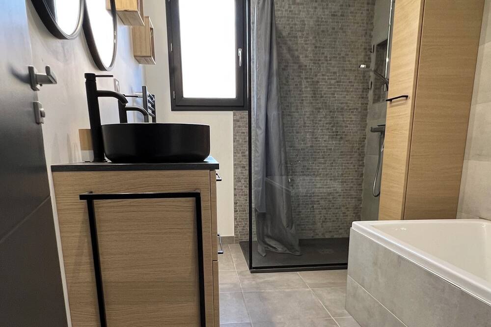 Photo of Bathroom in Sernhac