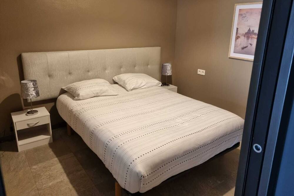 Photo of Bedroom in Saint-Laurent-d'Aigouze